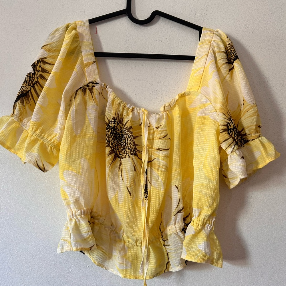 H&M sunflower yellow crop top size medium